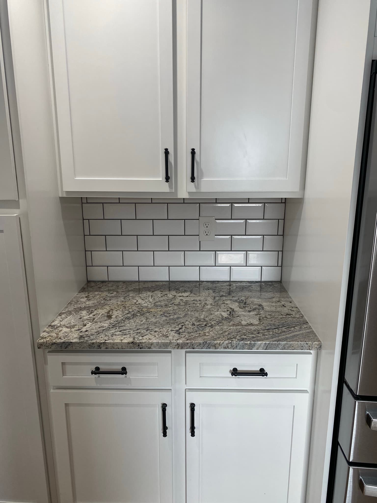Subway tile backsplash with granite countertop